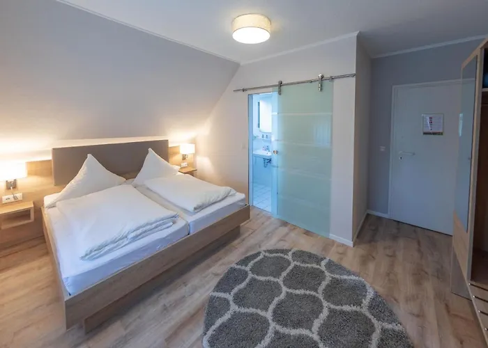 格朗德祖姆库勒恩酒店 招待所 2*